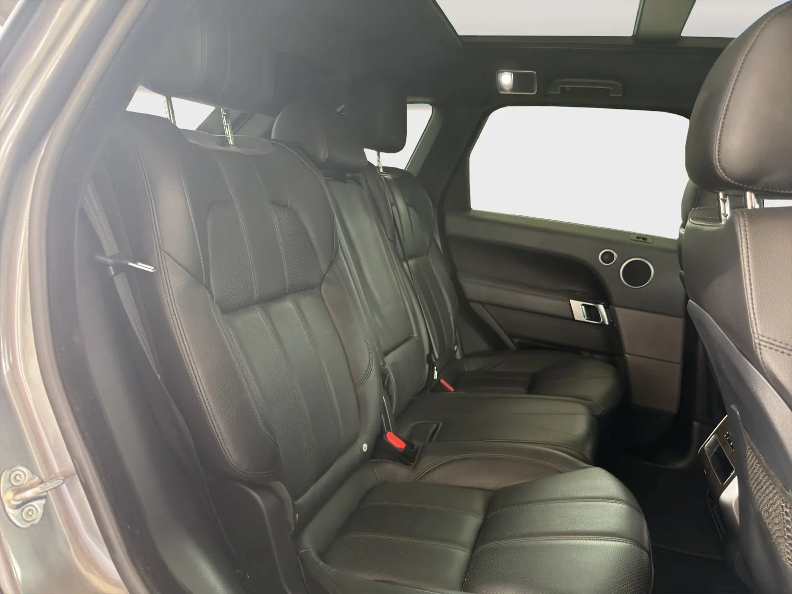 Used 2014 Land Rover Range Rover Sport SE AWD/4WD image 19