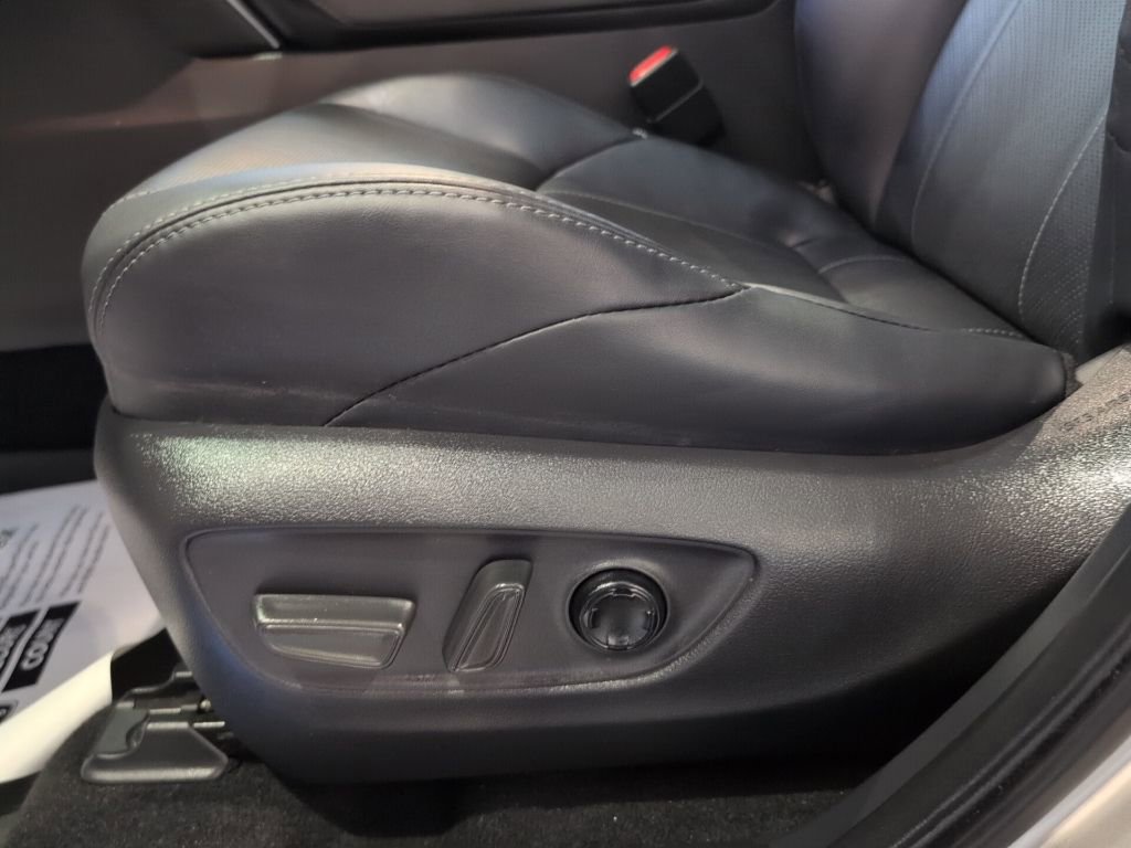Certified 2023 Toyota Venza Limited image 24