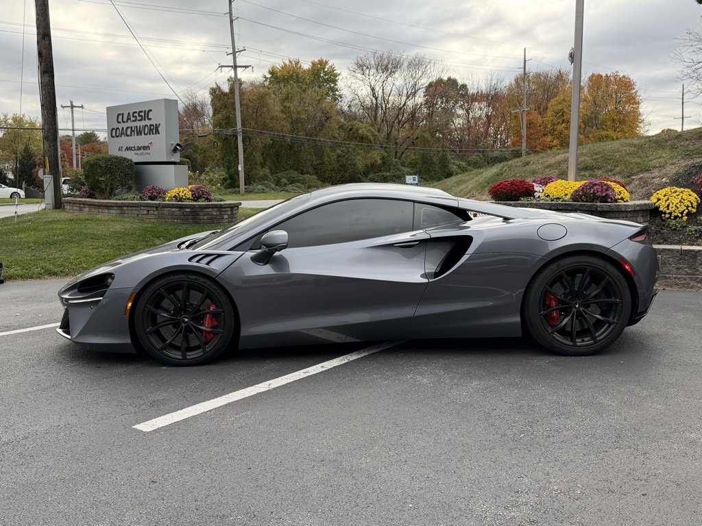 Used 2023 McLaren Artura video 2