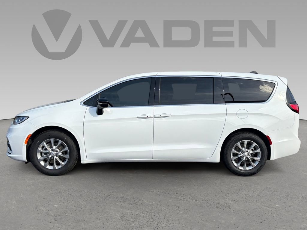 New 2026 Chrysler Pacifica Limited w/ Uconnect Theater Family Group image 8