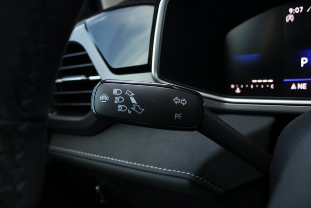 New 2025 Volkswagen Taos SE image 11