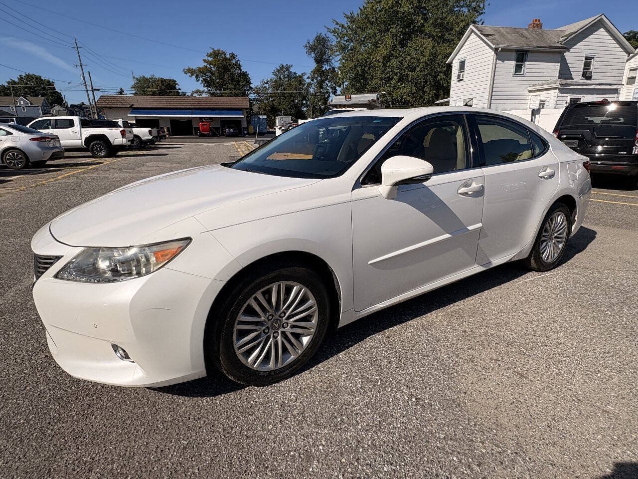 Used 2014 Lexus ES 350 w/ Luxury Package FWD image 13