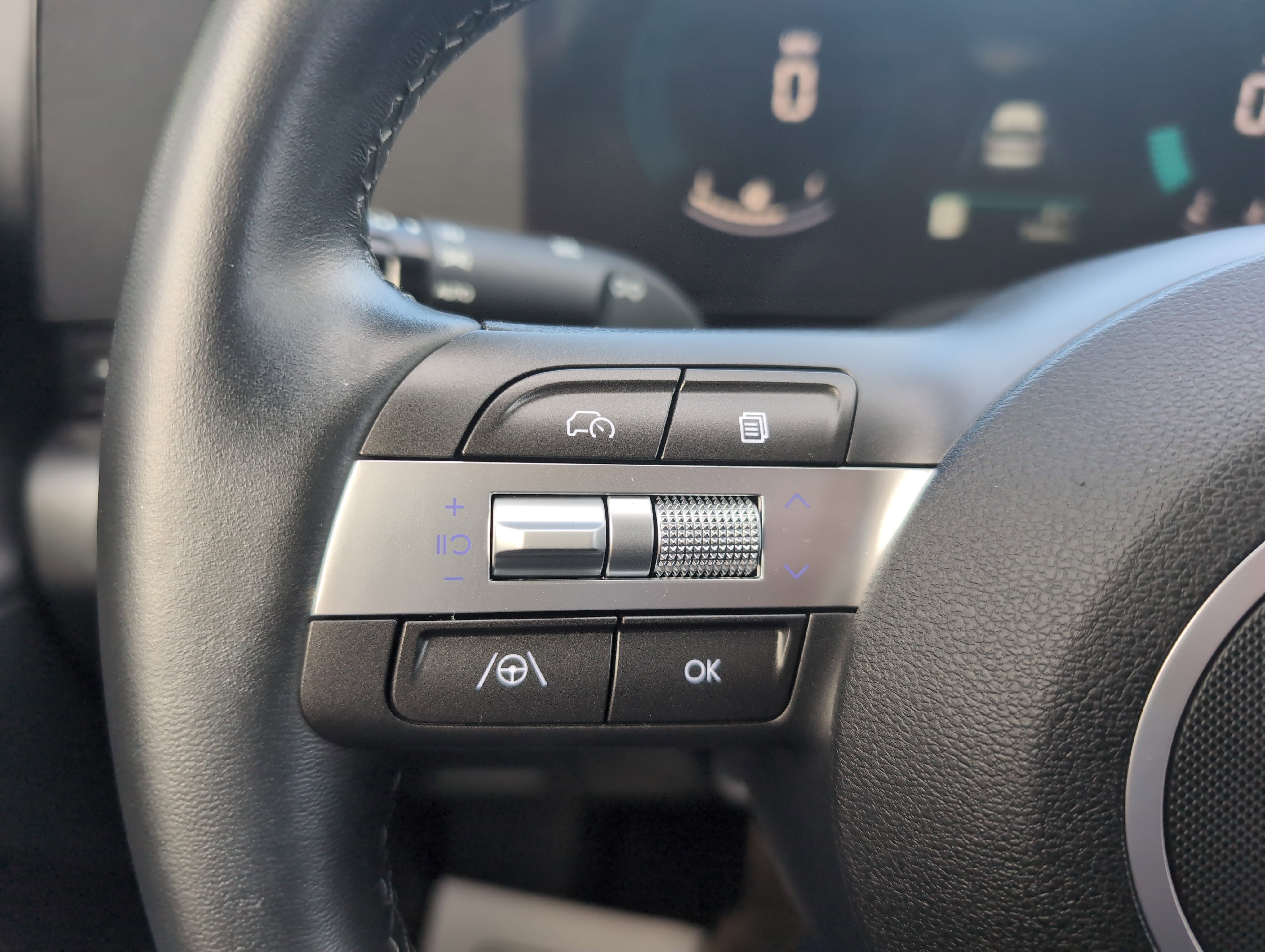 Used 2025 Hyundai Kona SEL image 32