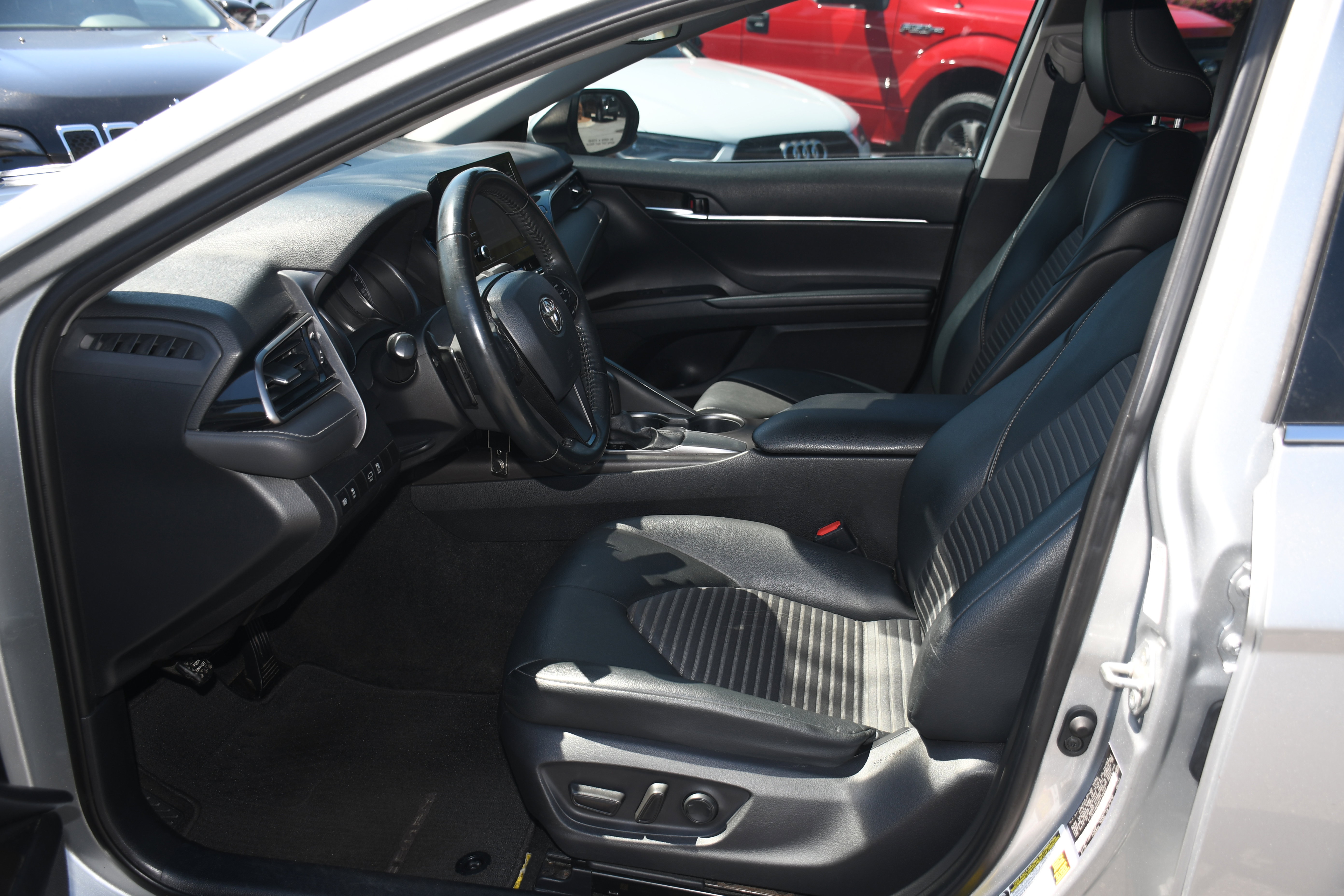 Used 2021 Toyota Camry SE image 7