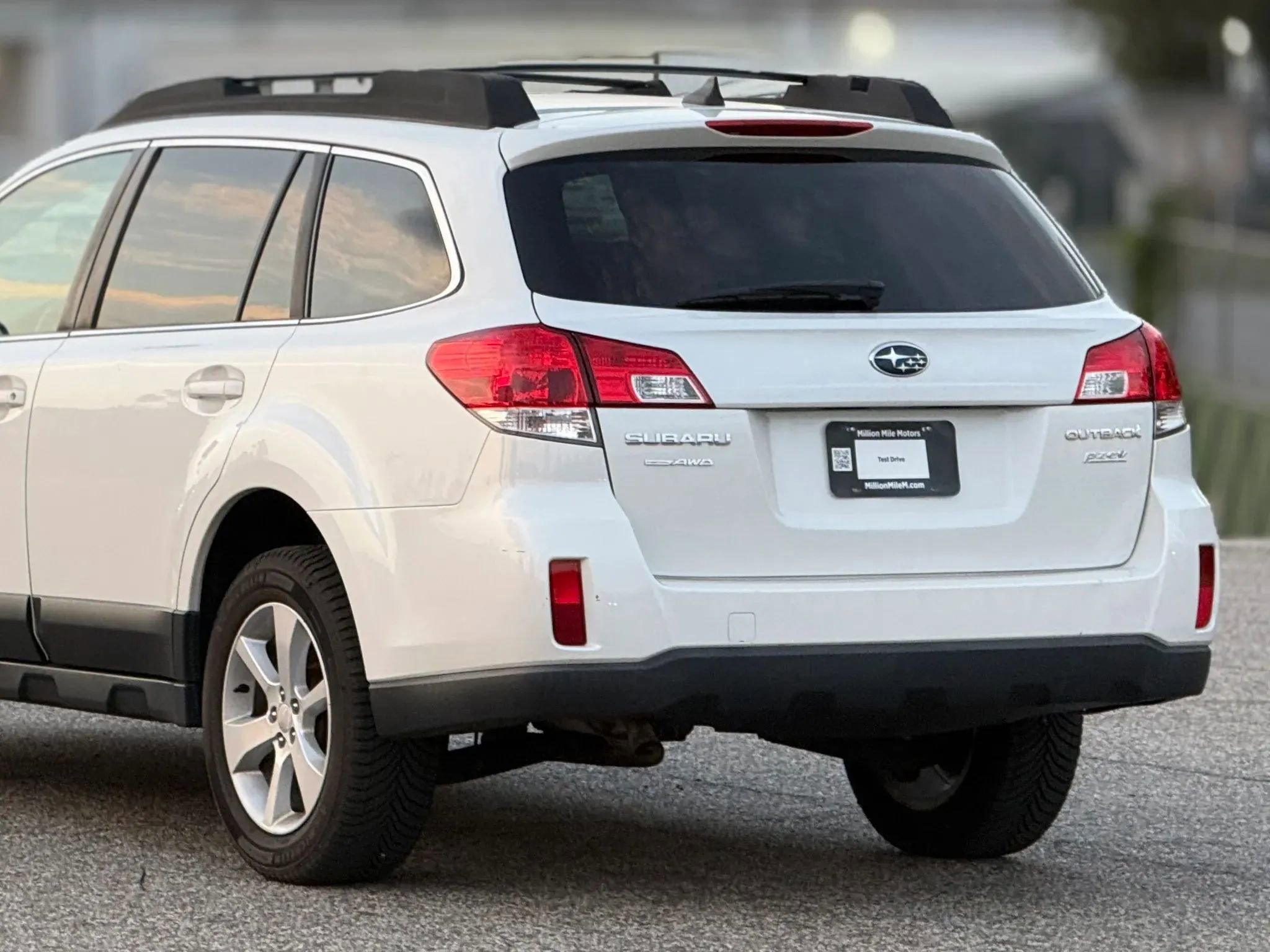 Used 2014 Subaru Outback 2.5i Premium AWD/4WD image 16