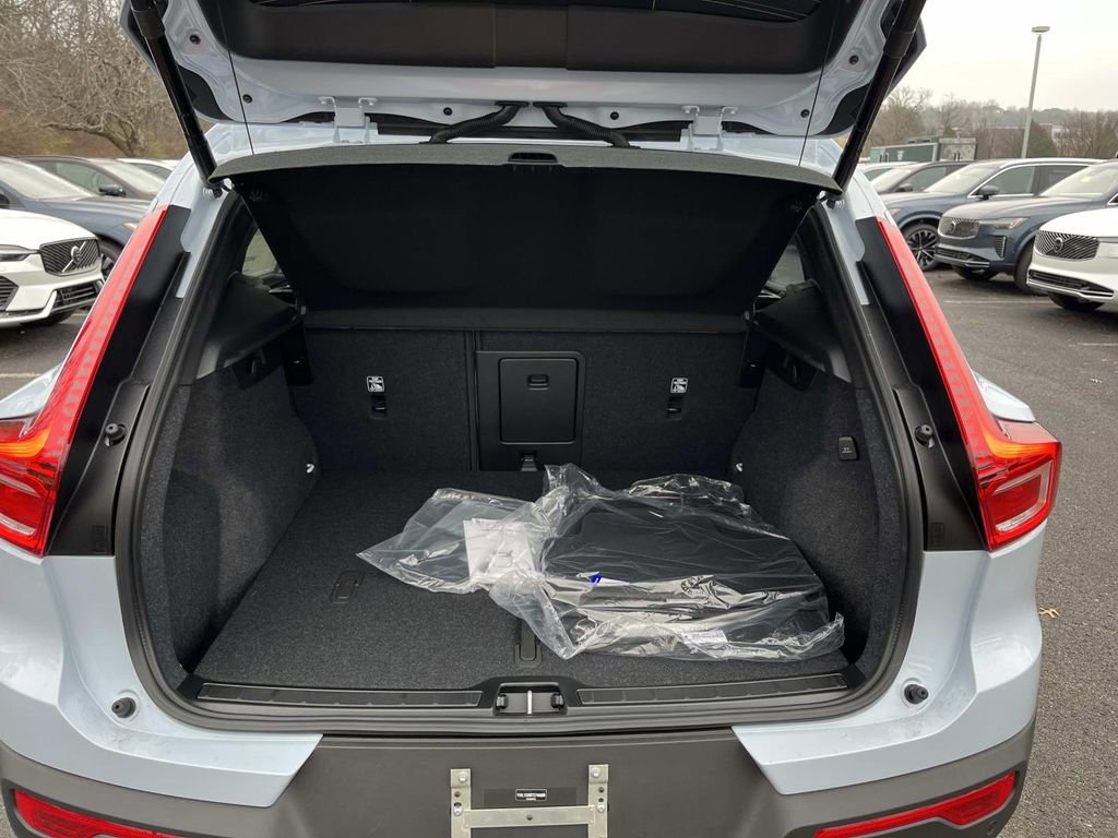 New 2026 Volvo XC40 B5 Ultra w/ Climate Package image 12