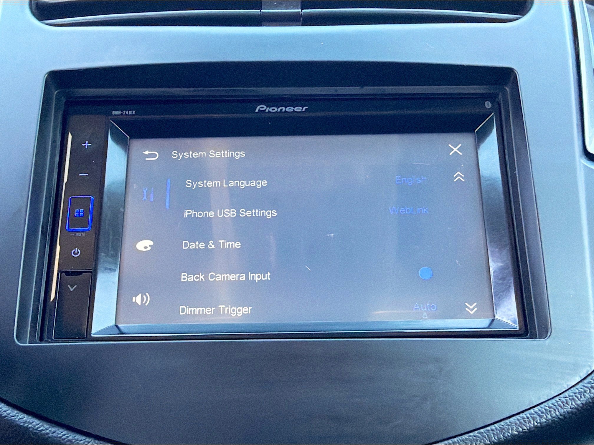 Used 2016 Chevrolet Trax LT w/ LT Sun and Sound Package FWD image 26