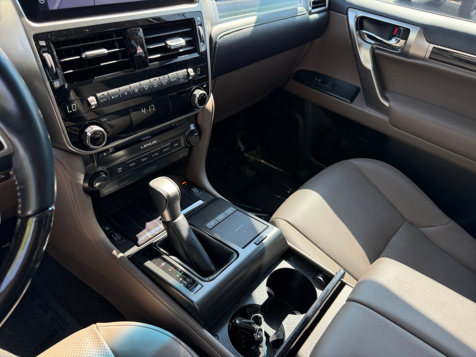 Used 2022 Lexus GX 460 Premium w/ Accessory Package AWD/4WD image 15
