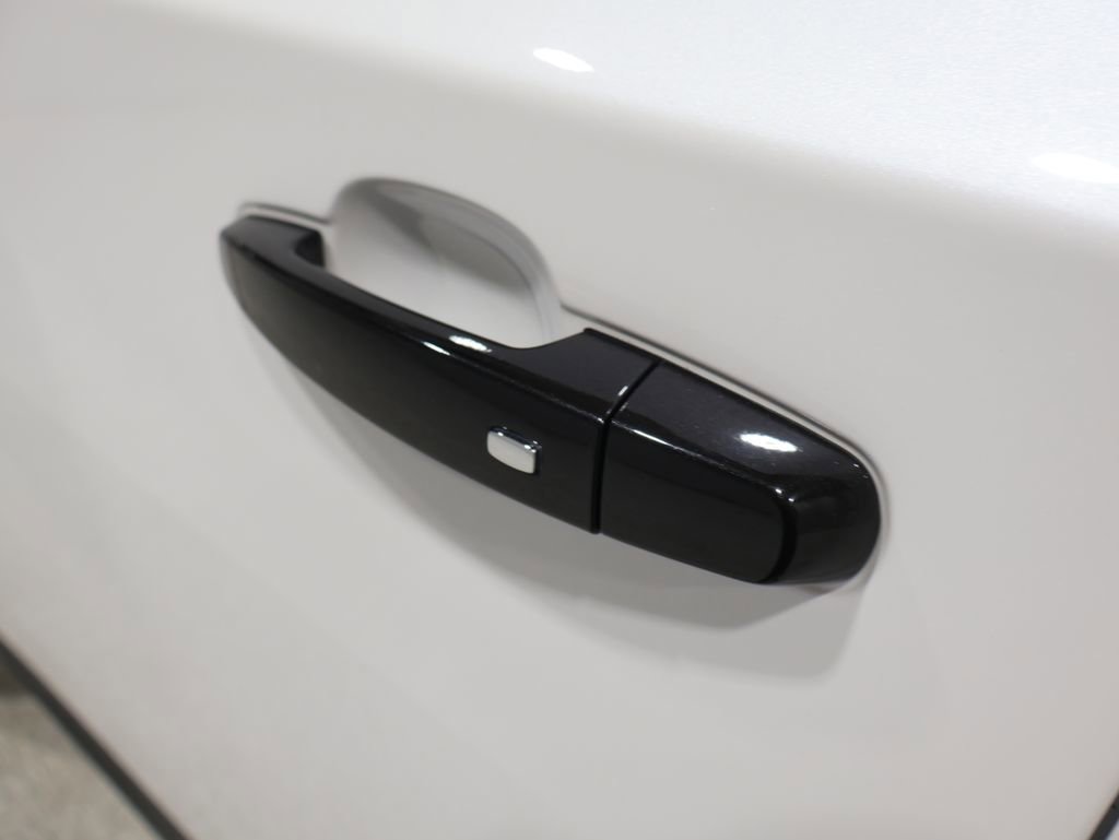 Used 2023 Chevrolet Traverse Premier w/ Redline Edition AWD/4WD image 10
