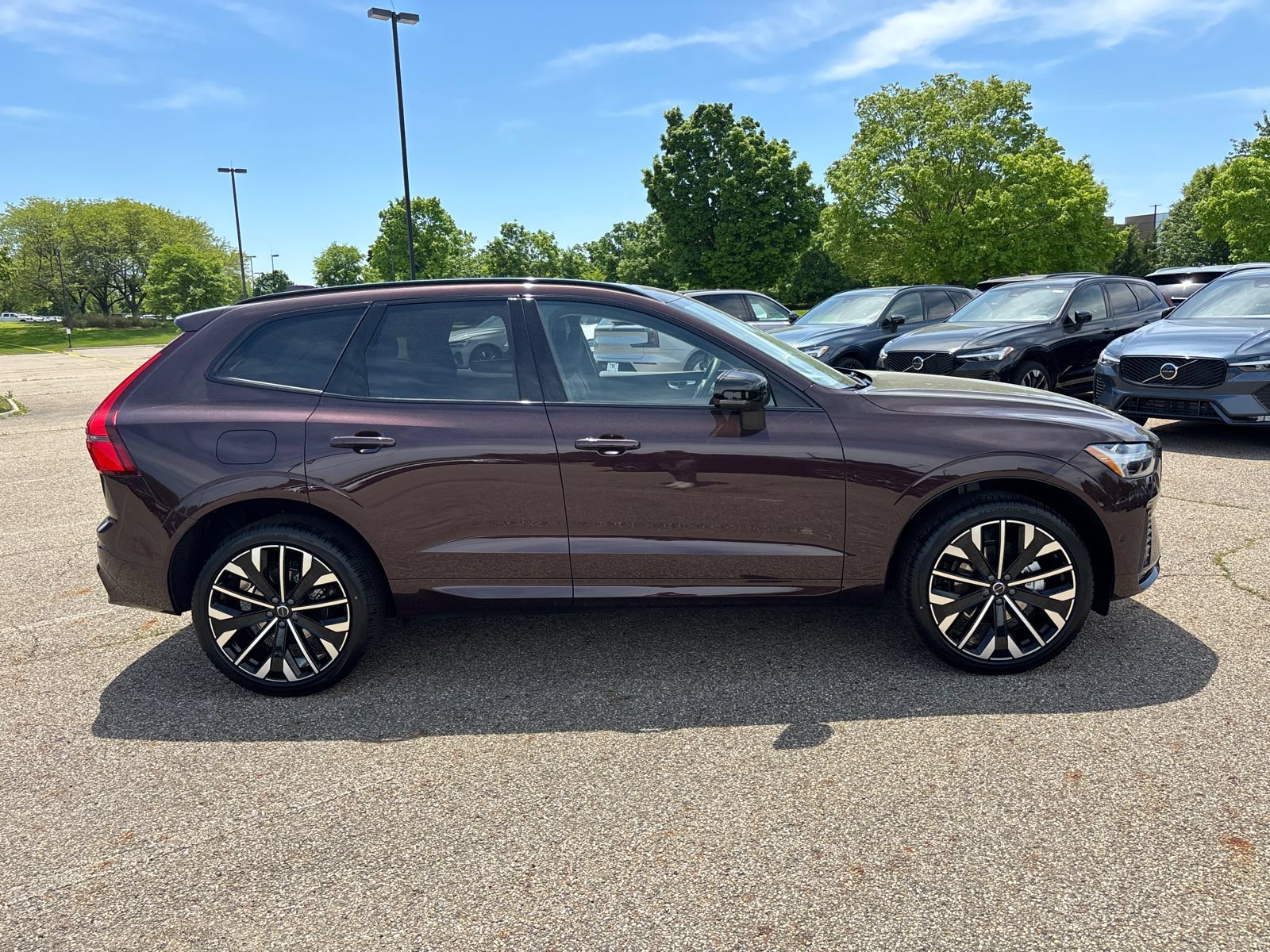 New 2026 Volvo XC60 B5 Ultra w/ Protection Package Premier AWD/4WD image 4