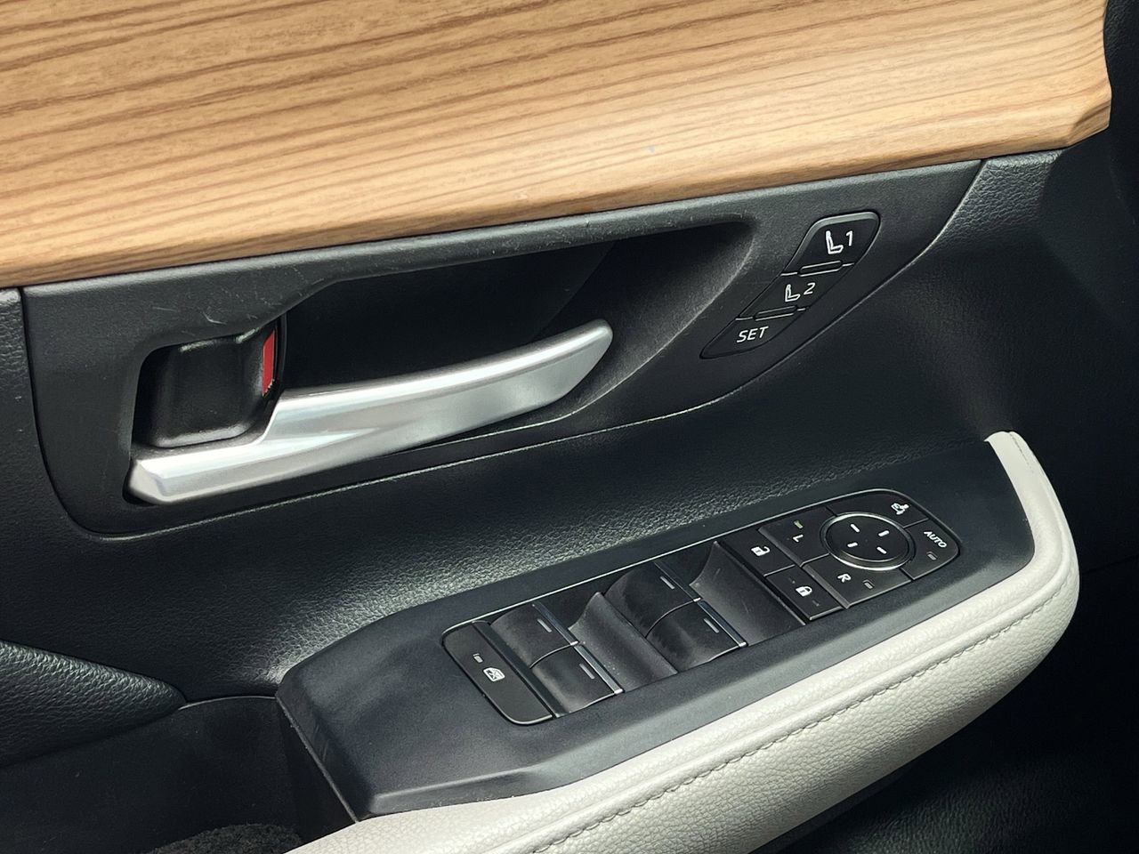 Used 2024 Toyota Grand Highlander FWD image 21