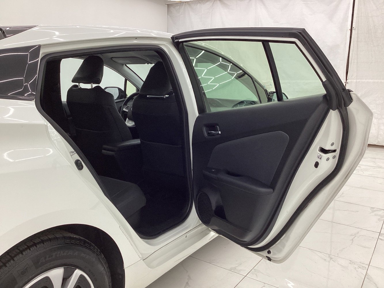 Used 2018 Toyota Prius Prime Premium image 23