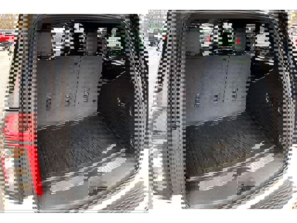 Used 2022 Chevrolet Suburban Z71 w/ Z71 Off-Road Package image 10