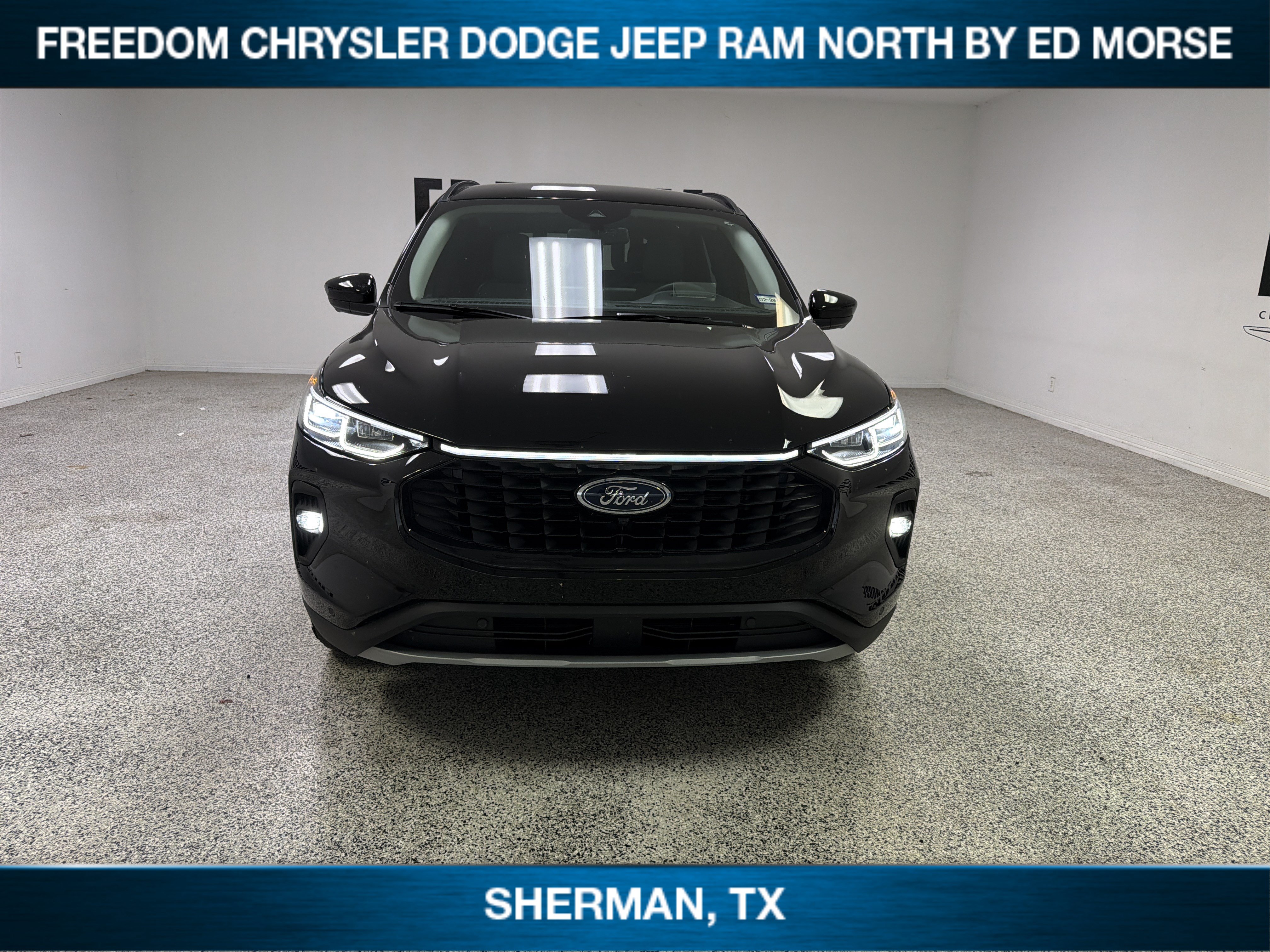Used 2026 Ford Escape Platinum w/ Premium Technology Package AWD/4WD image 2
