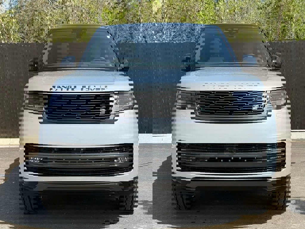 New 2025 Land Rover Range Rover SE image 9