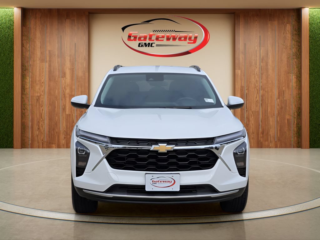 Used 2024 Chevrolet Trax LT w/ Driver Confidence Package FWD image 2