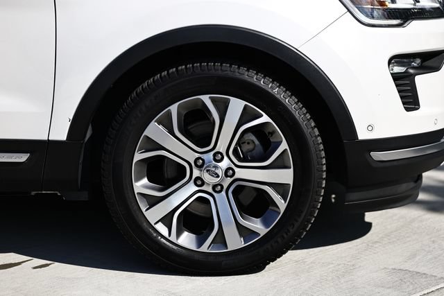Used 2018 Ford Explorer Platinum AWD/4WD image 5