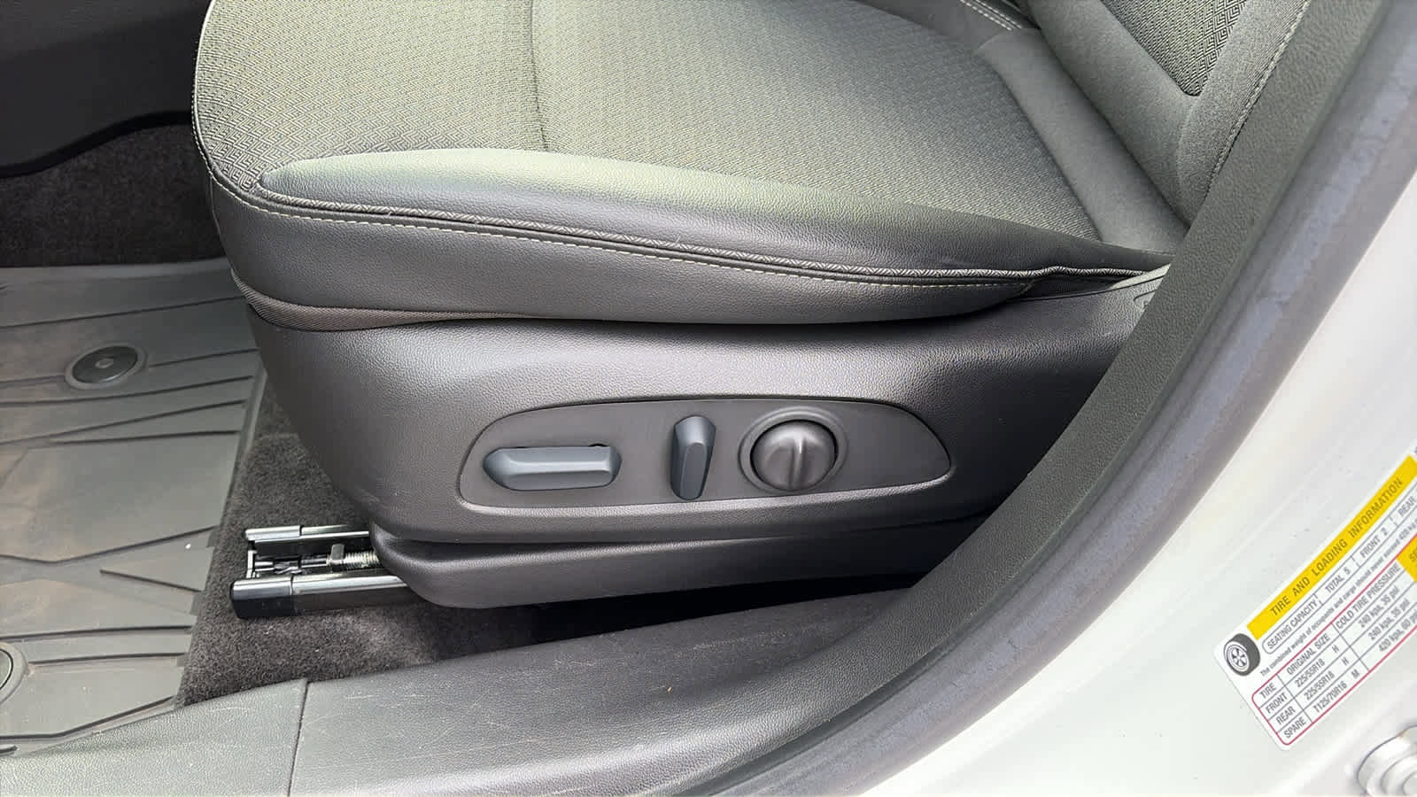 Used 2023 Buick Encore GX Select w/ Sport Touring Package image 7