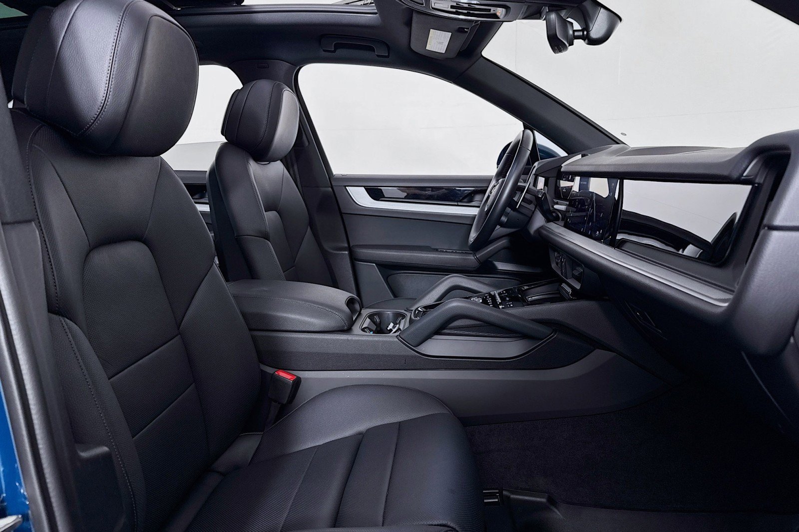 Used 2024 Porsche Cayenne AWD/4WD image 6