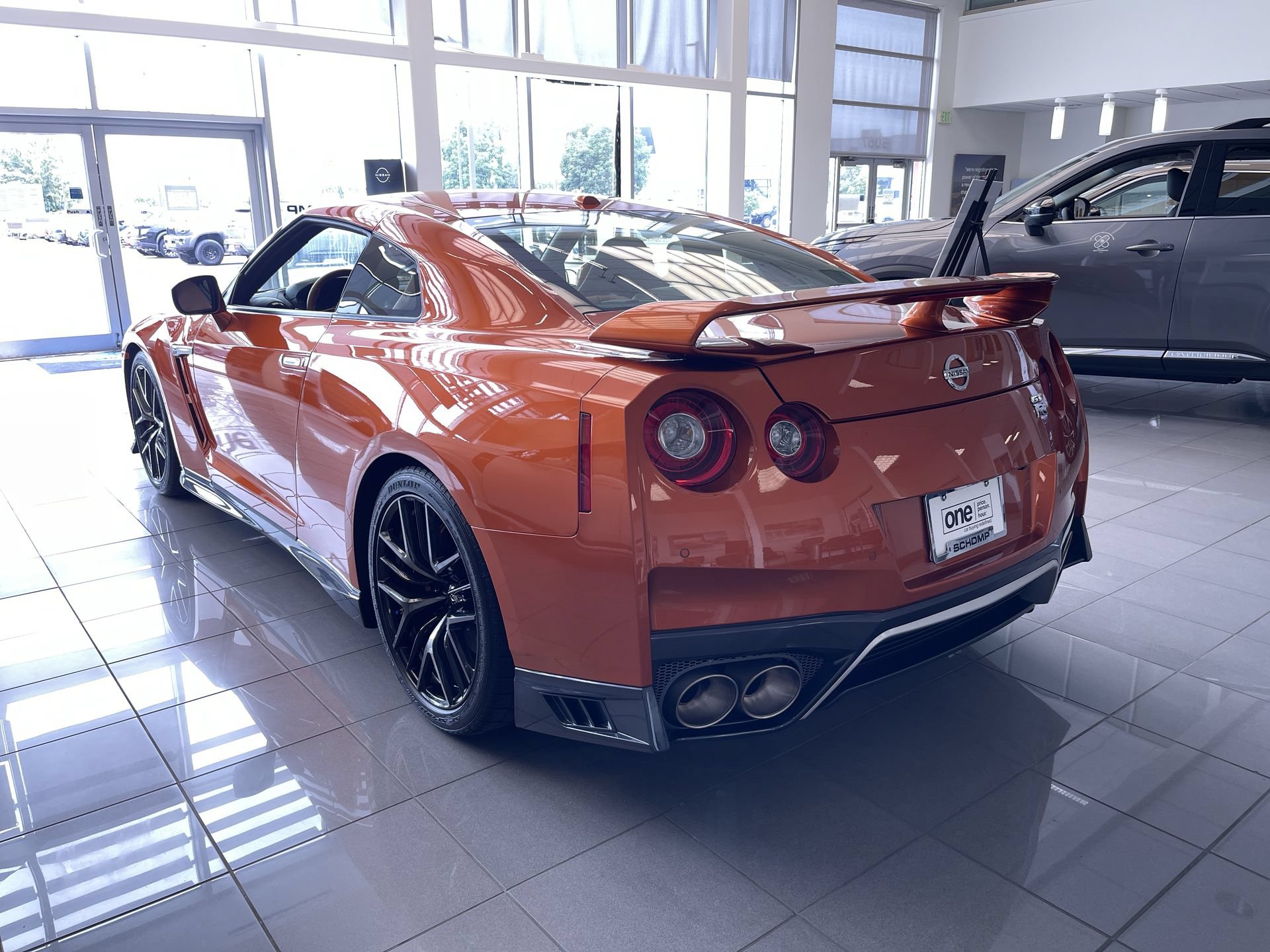 Used 2018 Nissan GT-R Premium w/ Premium Interior Package AWD/4WD image 6