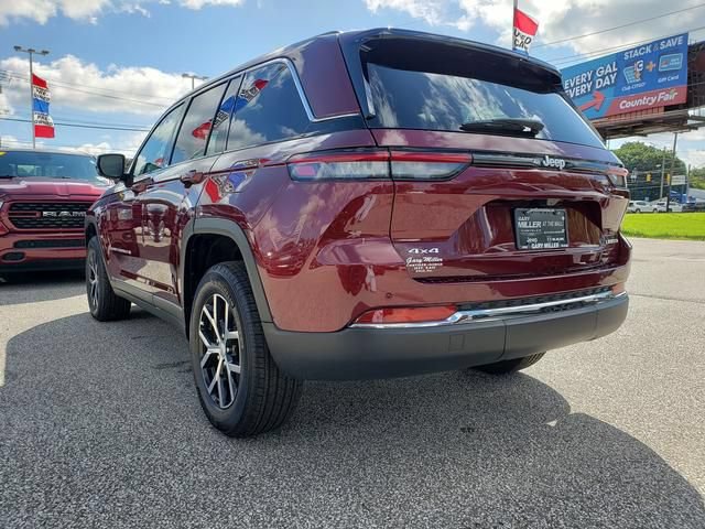 Used 2025 Jeep Grand Cherokee Limited w/ Trailer Tow Package AWD/4WD image 6