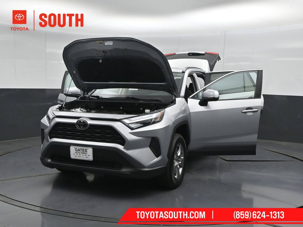 Used 2025 Toyota RAV4 XLE AWD/4WD image 56