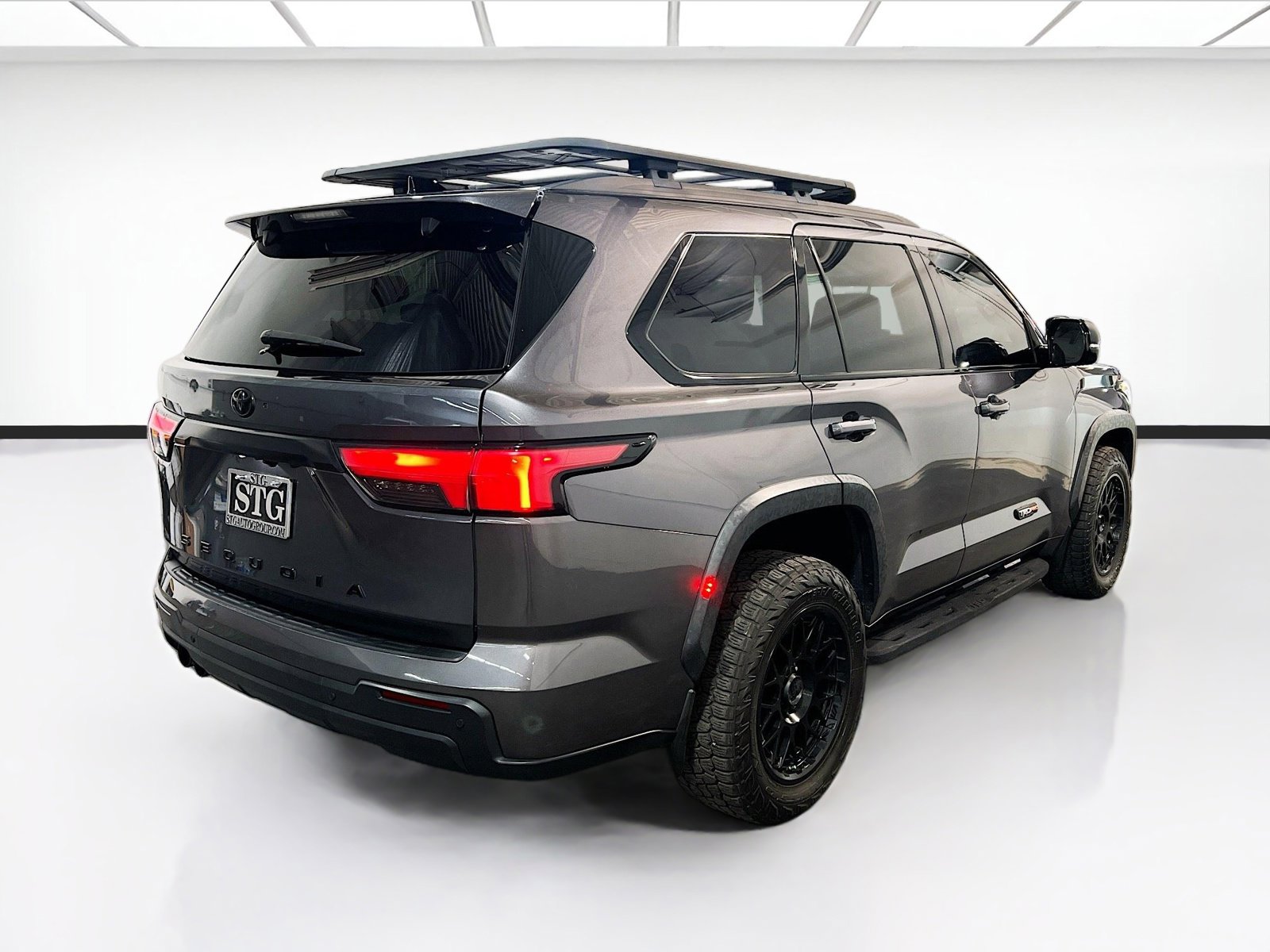 Used 2023 Toyota Sequoia TRD Pro AWD/4WD image 4