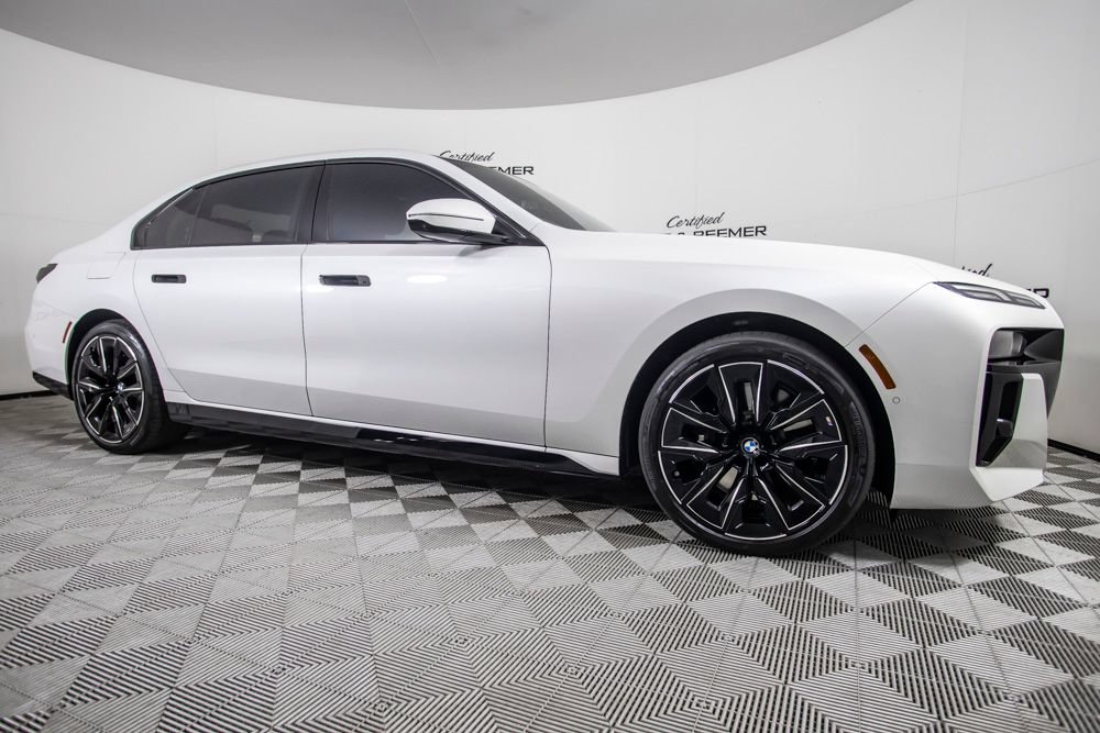 Used 2023 BMW 760i xDrive w/ Luxury Rear Seating Package AWD/4WD image 2