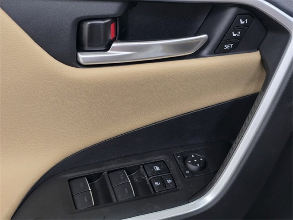 New 2025 Toyota RAV4 Limited image 27