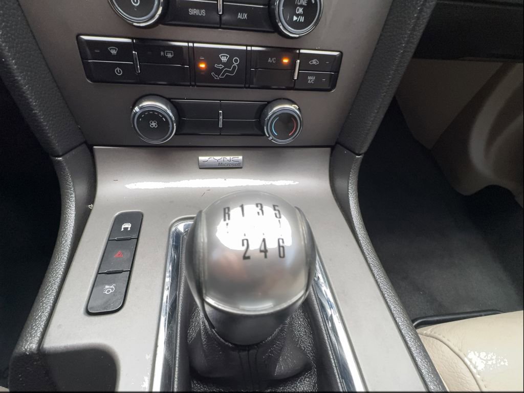 Used 2011 Ford Mustang GT Premium image 38