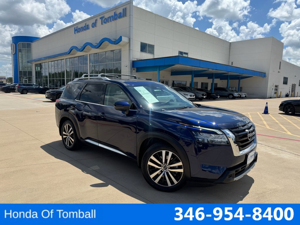 Used 2024 Nissan Pathfinder Platinum w/ Cargo Package FWD image 1