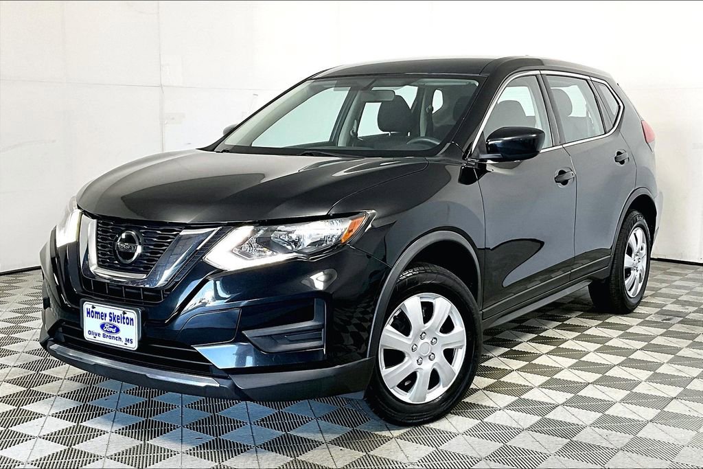 Used 2018 Nissan Rogue S image 2