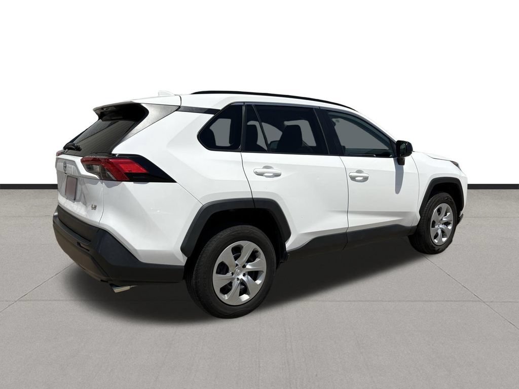 Used 2020 Toyota RAV4 LE FWD image 5