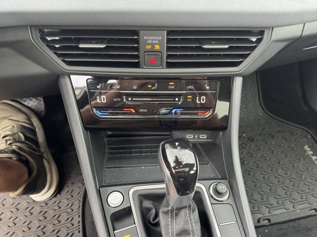 Used 2026 Volkswagen Jetta SE FWD image 21