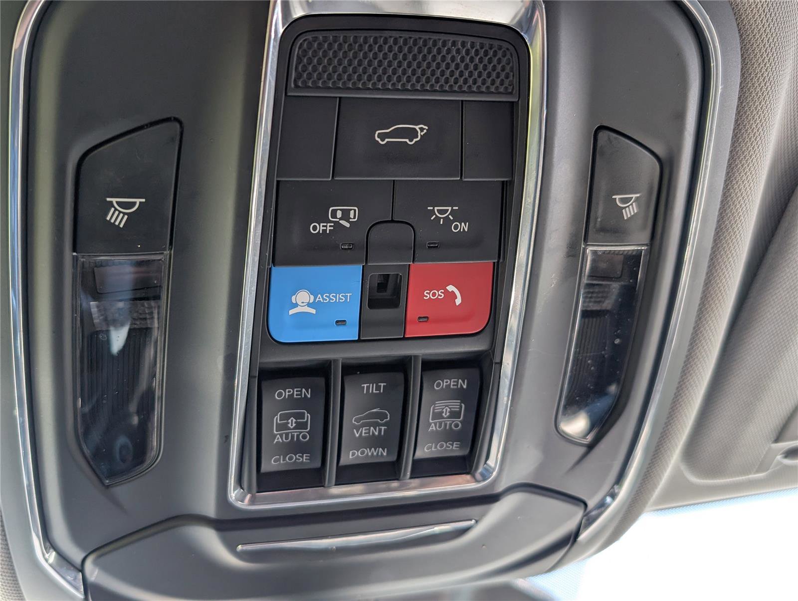 Used 2023 Jeep Grand Cherokee L Limited w/ Luxury Tech Group II image 38