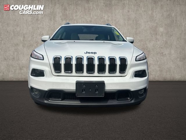 Used 2017 Jeep Cherokee Latitude w/ Cold Weather Group AWD/4WD image 2