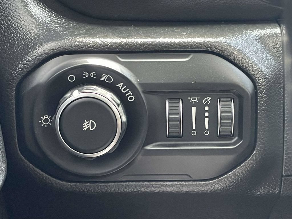 Used 2022 Jeep Wrangler Unlimited Sahara AWD/4WD image 27
