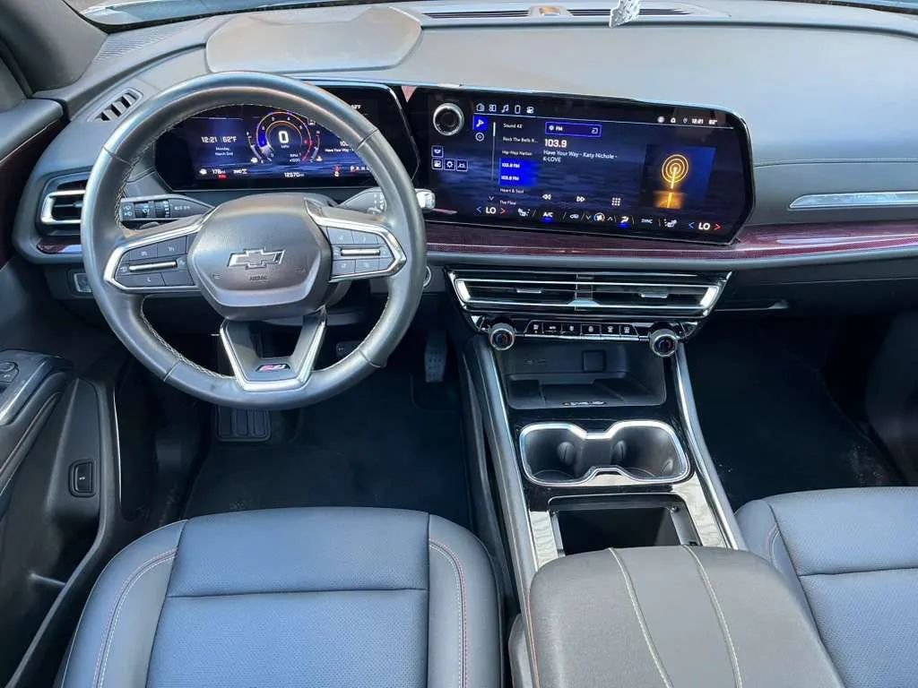 Used 2024 Chevrolet Traverse Z71 w/ LPO, Cargo Package image 23