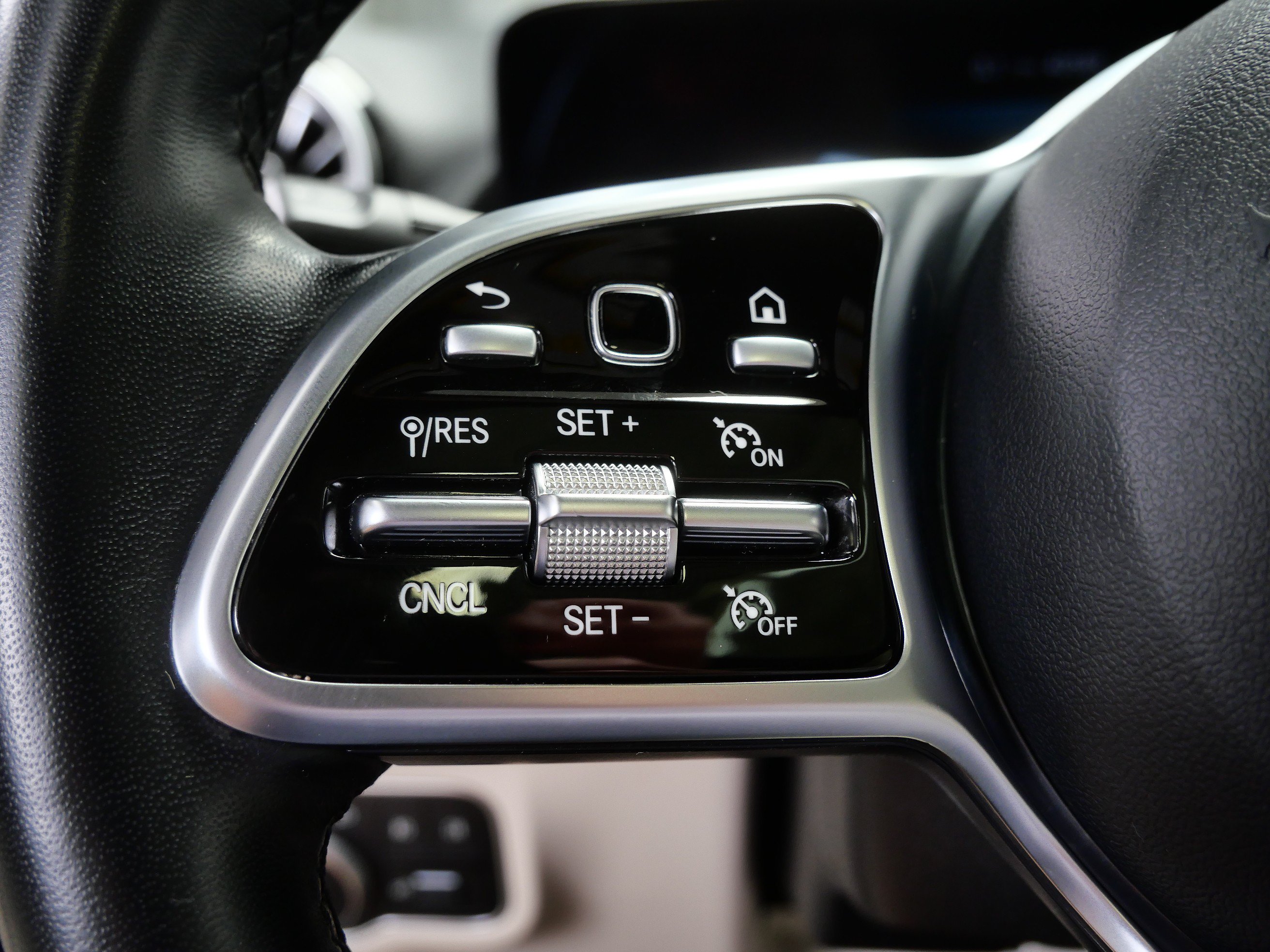 Certified 2023 Mercedes-Benz GLA 250 4MATIC image 25