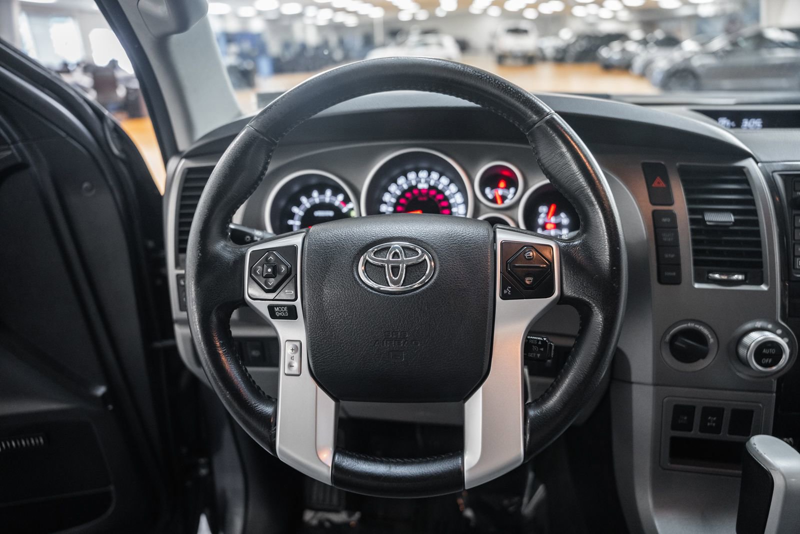 Used 2015 Toyota Sequoia Limited image 36