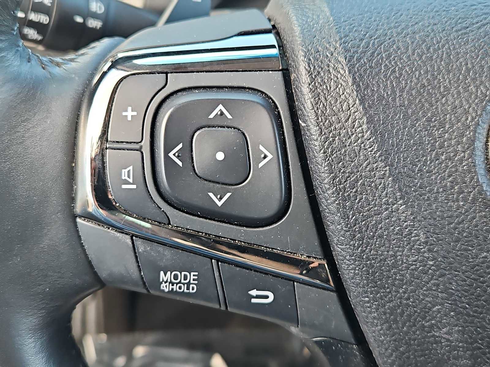 Used 2014 Toyota Avalon Limited image 25