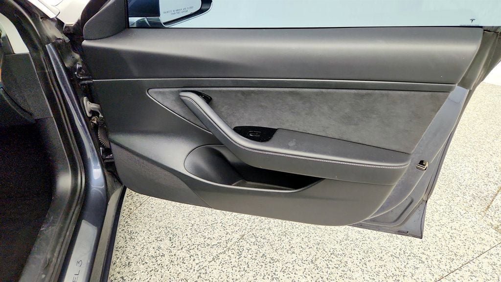 Used 2020 Tesla Model 3 Standard Range RWD image 28