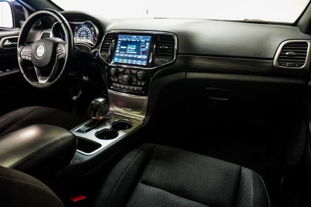 Used 2022 Jeep Grand Cherokee Laredo E w/ Security & Convenience Group RWD image 11