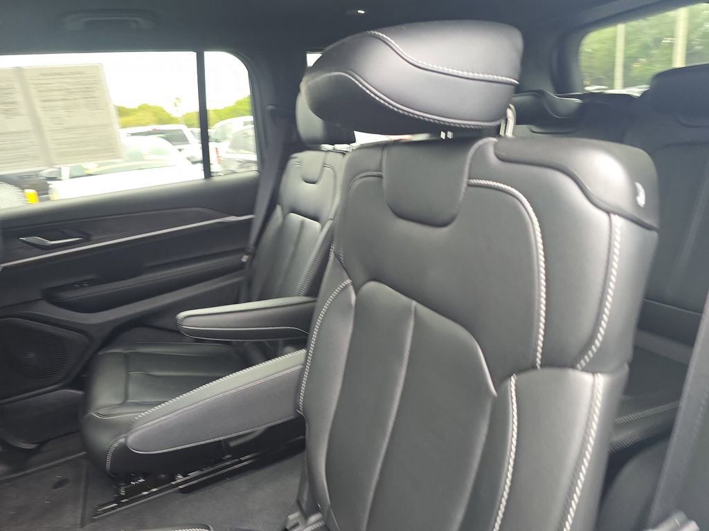 Used 2025 Jeep Grand Cherokee L Limited w/ Black Appearance Package image 13