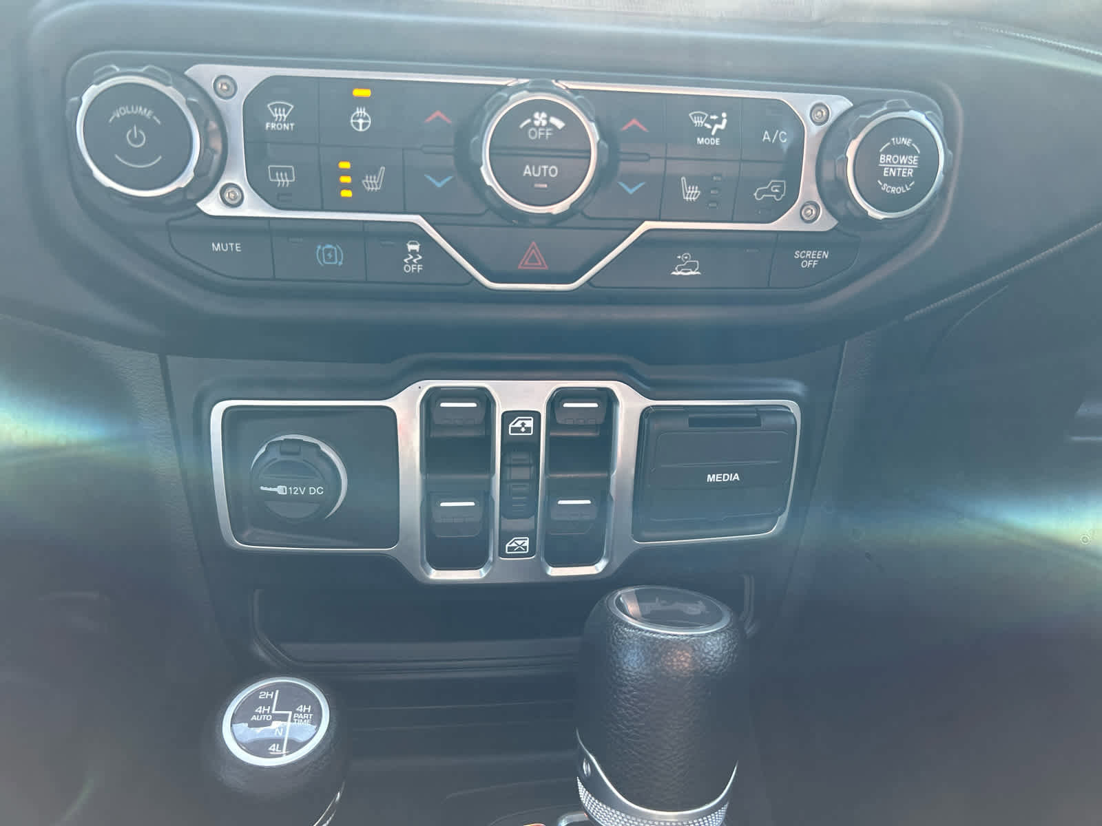 Used 2023 Jeep Wrangler Unlimited w/ Cold Weather Group image 28