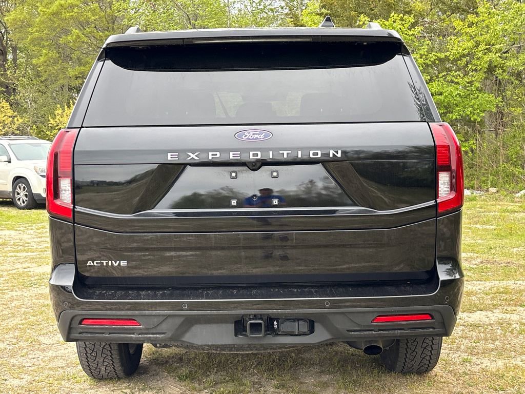 Used 2025 Ford Expedition Active AWD/4WD image 5
