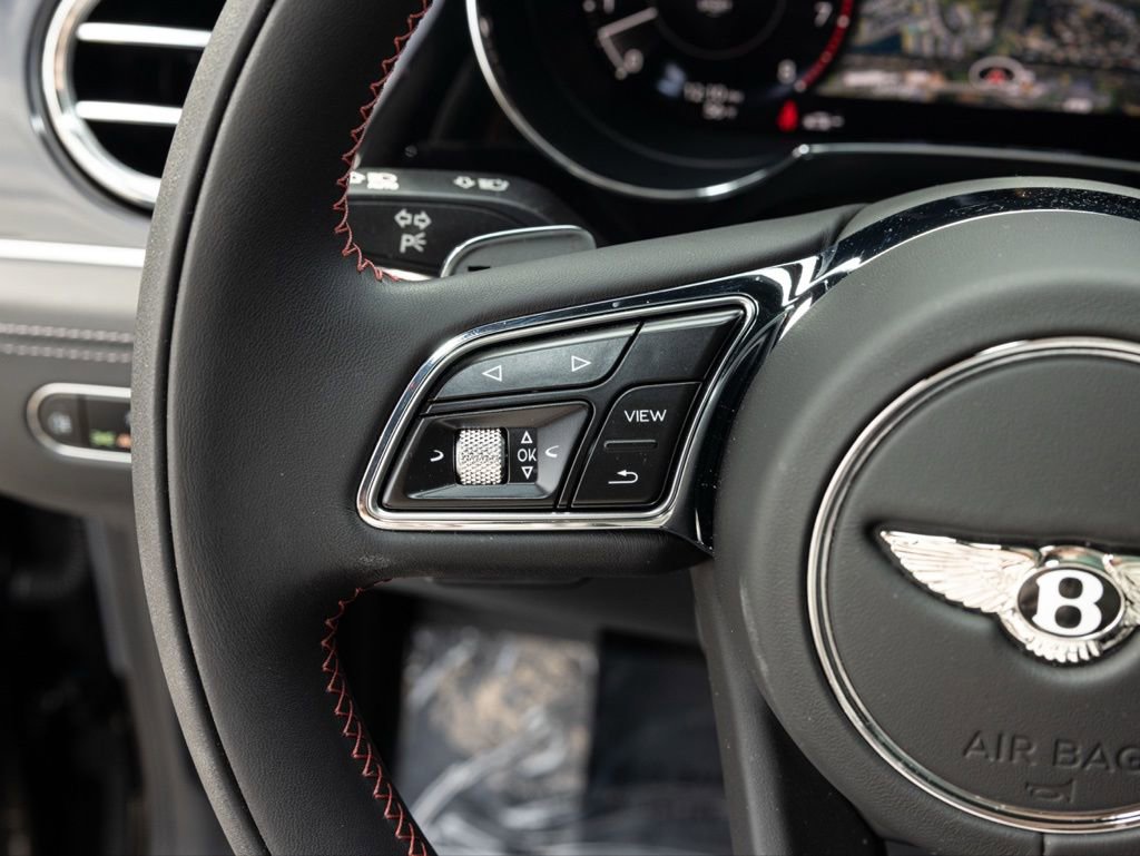 Used 2025 Bentley Bentayga V8 image 42