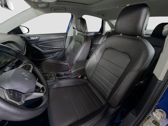 Used 2023 Volkswagen Jetta SE image 11