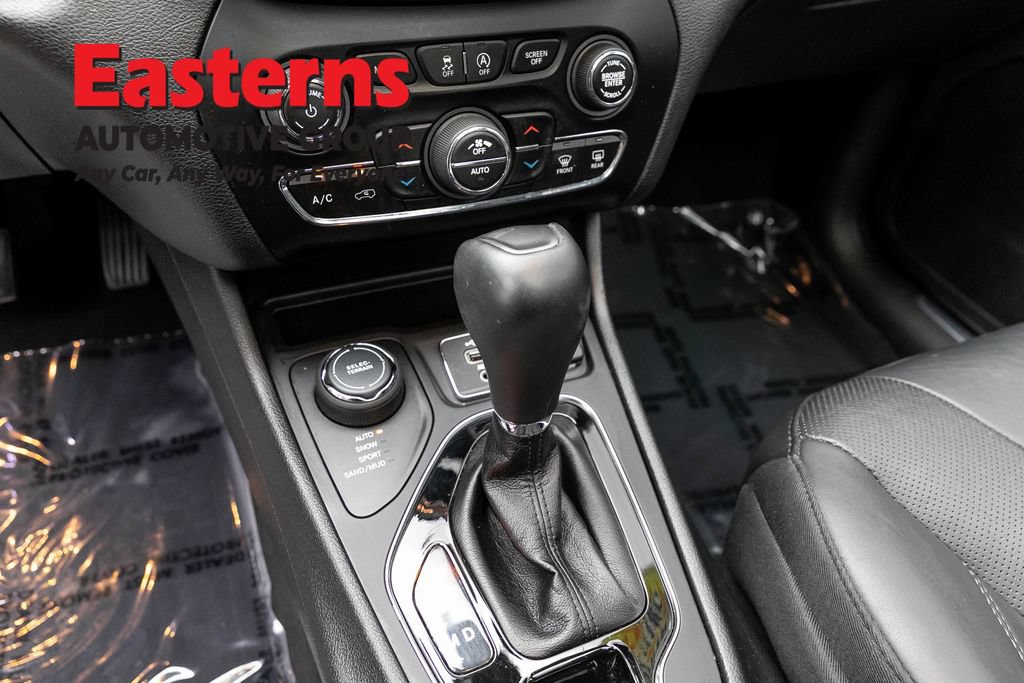Used 2021 Jeep Cherokee Limited w/ Mopar Interior Package AWD/4WD image 13