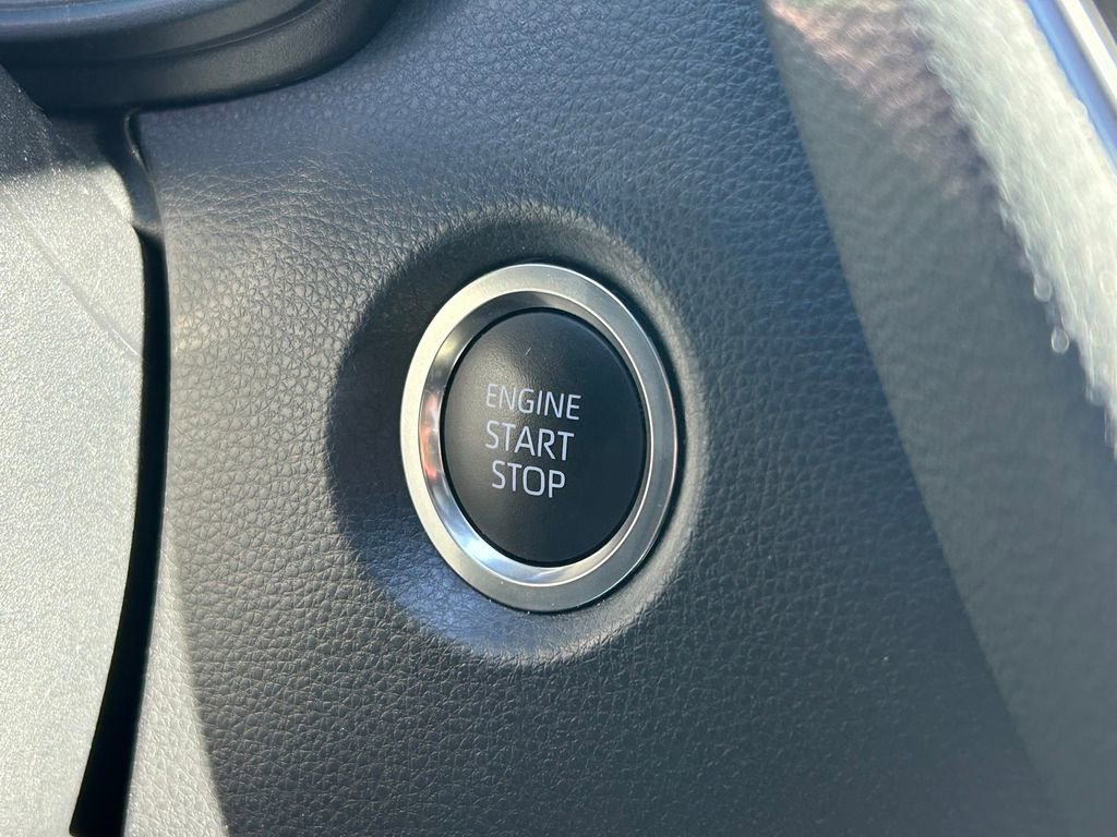Used 2025 Toyota Corolla SE image 27